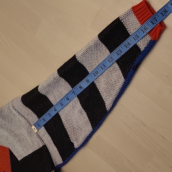 LIKE NEW VTG Pony Club Maximilist Black, Grey, Blue, Red Arrow Print Turtleneck - Picture 6 of 14